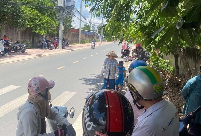 Nam sinh bị người đàn ông dùng xẻng đánh tử vong bên đường ở TP.HCM: Tiết lộ về nghi phạm - Ảnh 1.