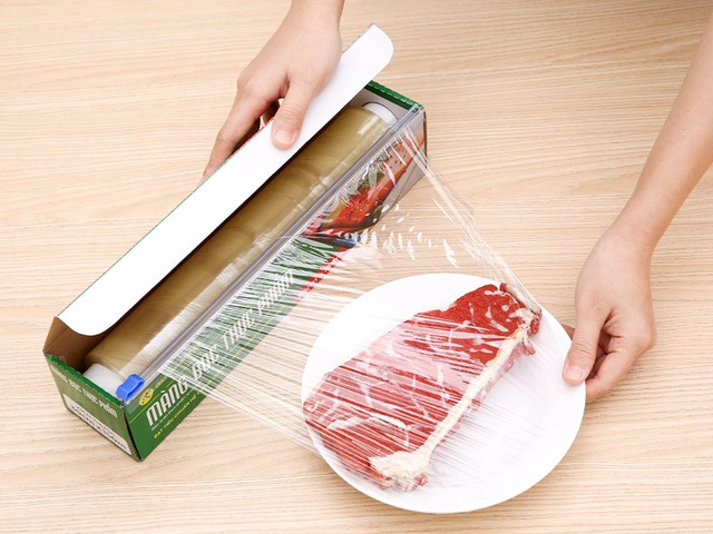 Cảnh báo đặc biệt tới những gia đình đang dùng màng bọc thực phẩm - Ảnh 3.