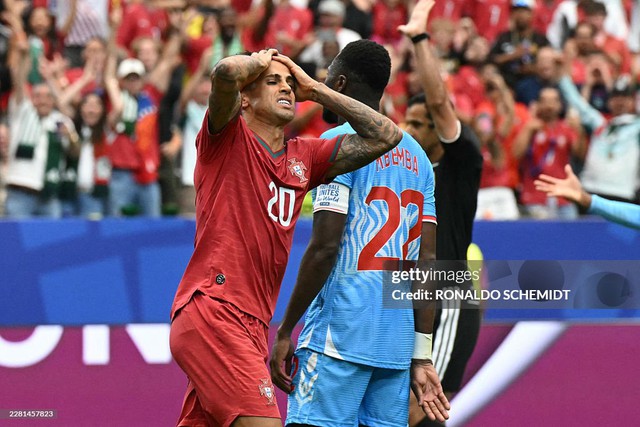 Diễn biến Bồ Đ&agrave;o Nha 1-1 Congo: Ronaldo bỏ lỡ cơ hội ăn b&agrave;n - Ảnh 2.