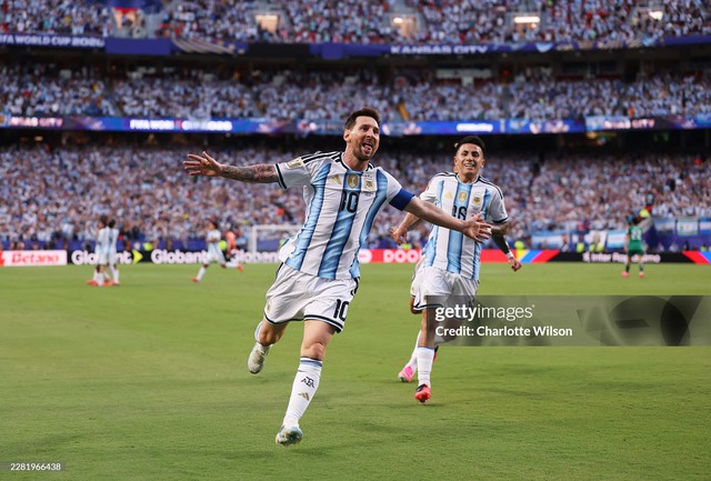 Diễn biến Argentina 1-0 Algeria: Messi lập si&ecirc;u phẩm!! - Ảnh 3.