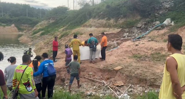 Dẫn trâu đi ăn cỏ, người đàn ông bàng hoàng khi phát hiện