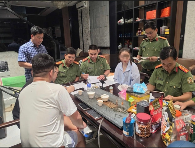 22 tổ công tác đồng loạt - Ảnh 1.