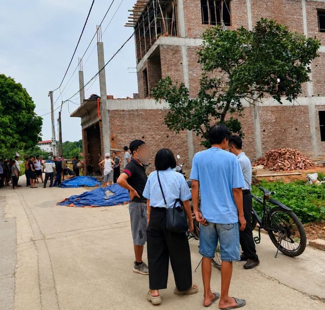 Đau xót: 2 công nhân tử vong khi xuống thi công hố ga ở Hà Nội - Ảnh 1.