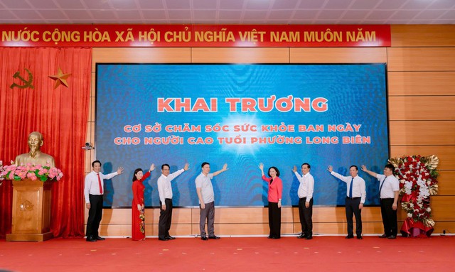 Hà Nội vừa khai trương cơ sở dưỡng lão bán trú công lập đầu tiên : Từ 250.000đ/ngày, hơn 5 triệu/tháng - Ảnh 1.