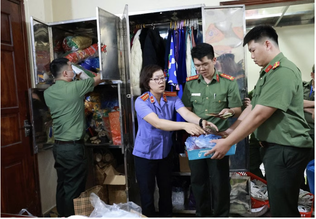 Khởi tố nữ quản l&yacute; tiền c&ocirc;ng đức Phạm Tuyết L&ecirc; v&agrave; kế to&aacute;n Kiều Thị Th&uacute;y Hường - Ảnh 2.
