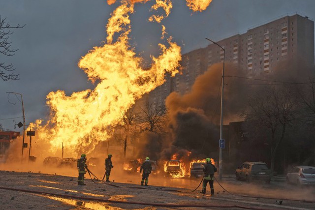 Nga đánh lớn Odesa, Kiev chấn động - Kremlin kích hoạt "nút đỏ", bầu trời NATO "hóa mù" chỉ sau vài giây - Ảnh 1.