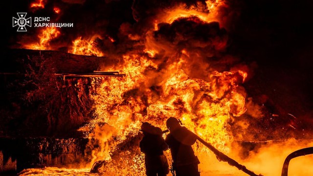 Nổ liên hoàn Ukraine, Nga tuyên bố đánh trúng mục tiêu mật - Nước NATO ra tuyên bố khẩn, hé lộ kế hoạch 3 vạn quân - Ảnh 1.