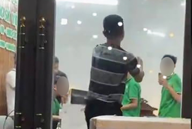 Đưa c&ocirc; g&aacute;i c&ugrave;ng nh&oacute;m bạn đi ăn hải sản, người đ&agrave;n &ocirc;ng bị bỏ lại với h&oacute;a đơn 16 triệu đồng ở Ph&uacute; Thọ  - Ảnh 1.