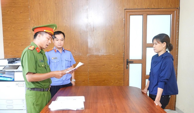 Ra quyết định khởi tố người phụ nữ bán hải sản Nguyễn Thị Thúy SN 1983 - Ảnh 1.