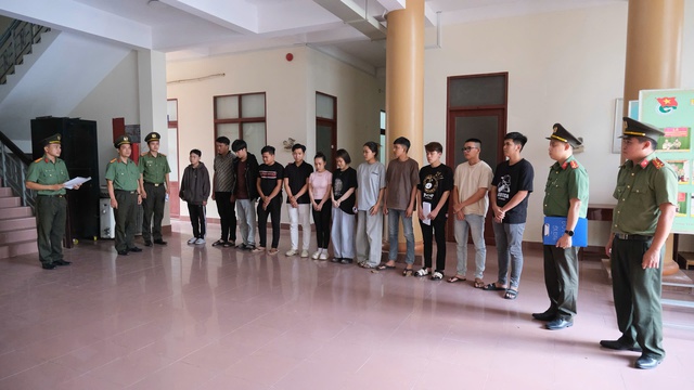 Công an điều tra 3.500 giao dịch từ 50 đến 150 nghìn đồng: Bắt cô gái SN 2004 cùng nhiều người khác - Ảnh 1.