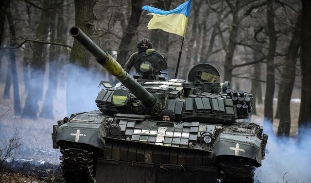 Nga đánh thẳng “trái tim” Ukraine, lệnh sơ tán khẩn được ban bố - Chỉ còn 14km trước giờ G, ông Putin tuyên bố nóng - Ảnh 2.