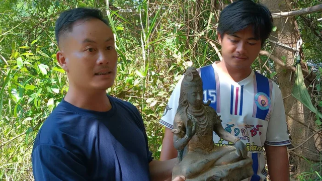 Đang câu cá, người đàn ông tái mặt khi kéo lên vật nặng dưới nước, sự thật khiến ai cũng ngỡ ngàng - Ảnh 2.