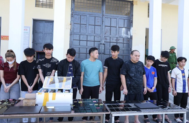 Công an ập vào khám xét tại nhiều tỉnh thành, bắt 5 'ông trùm' người nước ngoài liên quan 1.000 tỷ đồng - Ảnh 1.