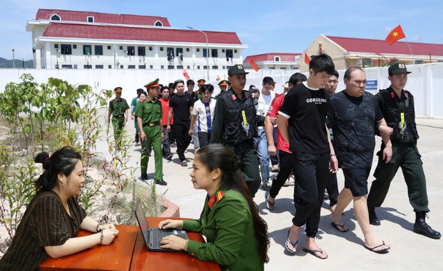 Công an điều tra 266 tài khoản ngân hàng giao dịch hơn 1.000 tỷ đồng: Nguyễn Đình Giáp SN 1984 bị bắt - Ảnh 3.