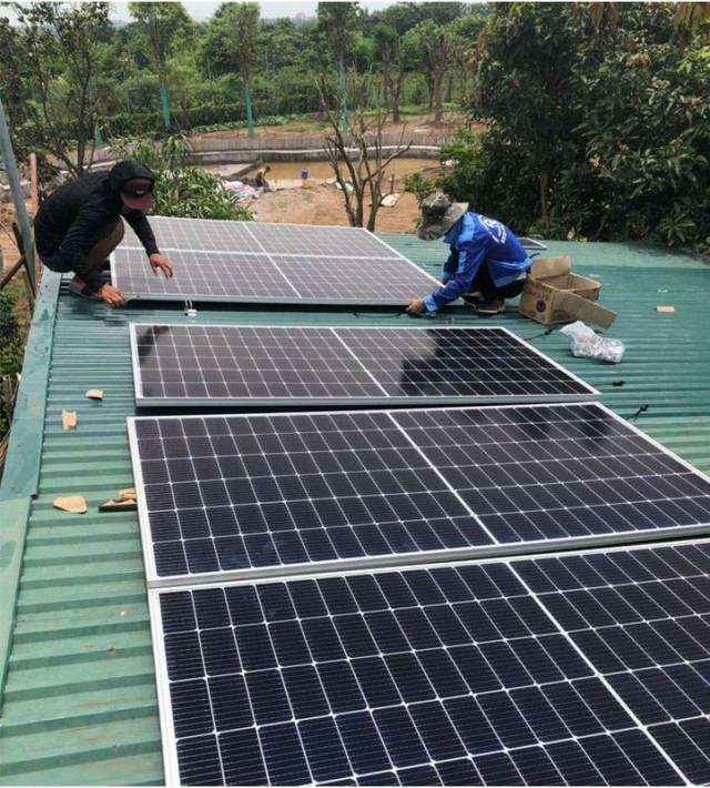 Lắp tấm năng lượng mặt trời tiết kiệm được bao nhiêu tiền điện? Con số gây bất ngờ - Ảnh 2.