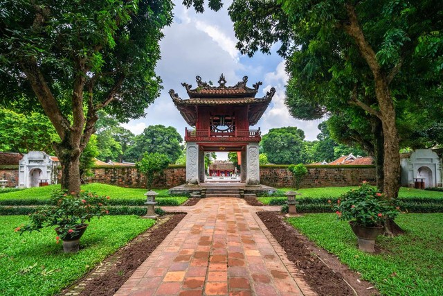 Di tích nổi tiếng ở Hà Nội tổ chức hoạt động riêng cho mùa thi, liên quan tới 1 loại quả - Ảnh 1.