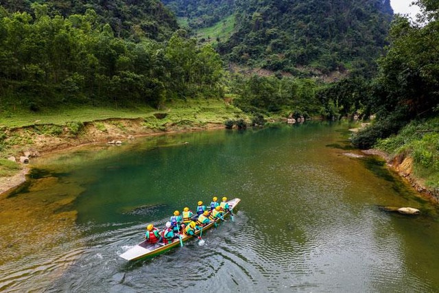 Việt Nam c&oacute; ng&ocirc;i l&agrave;ng cứ lũ về l&agrave; nh&agrave; cửa nổi bồng bềnh, nay lột x&aacute;c th&agrave;nh đặc sản h&aacute;i ra tiền v&agrave; ẵm trọn giải thưởng tốt nhất thế giới - Ảnh 9.