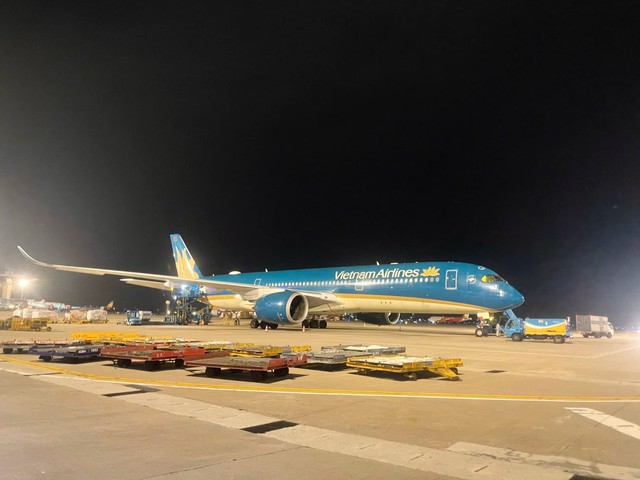 Đ&ecirc;m qua, một m&aacute;y bay Vietnam Airlines kh&ocirc;ng chở bất kỳ h&agrave;nh kh&aacute;ch n&agrave;o cất c&aacute;nh từ s&acirc;n bay Nội B&agrave;i - Ảnh 1.