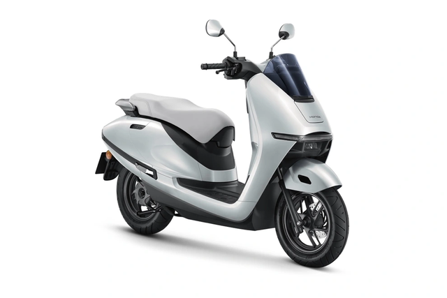 Xe m&aacute;y điện xịn nhất của Honda tại Việt Nam đ&atilde; c&oacute; gi&aacute;: Đang được 'tặng' 1/5 gi&aacute; xe, b&aacute;n ra th&aacute;ng sau - Ảnh 1.