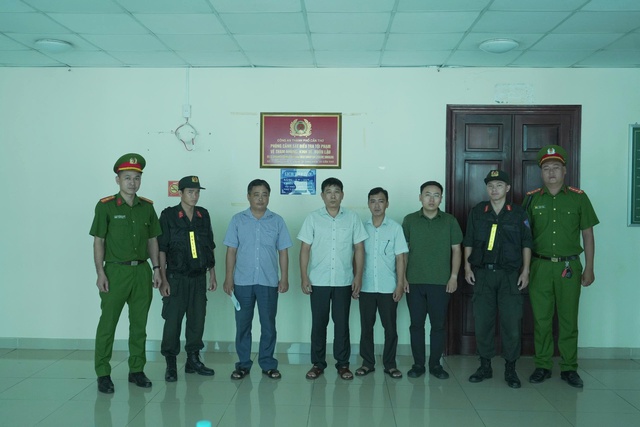 Thi hành lệnh bắt tạm giam Phó Bí thư xã Nguyễn Thái Đăng - Ảnh 1.