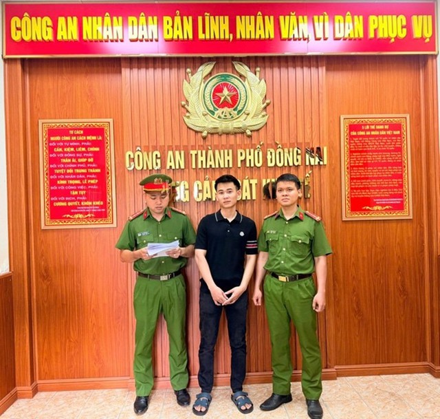 Ra quyết định khởi tố chủ kho hàng thời trang Trần Minh Lộc SN 1992 - Ảnh 1.