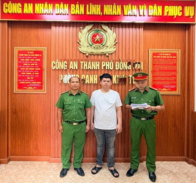 Ra quyết định khởi tố chủ kho hàng thời trang Trần Minh Lộc SN 1992 - Ảnh 2.