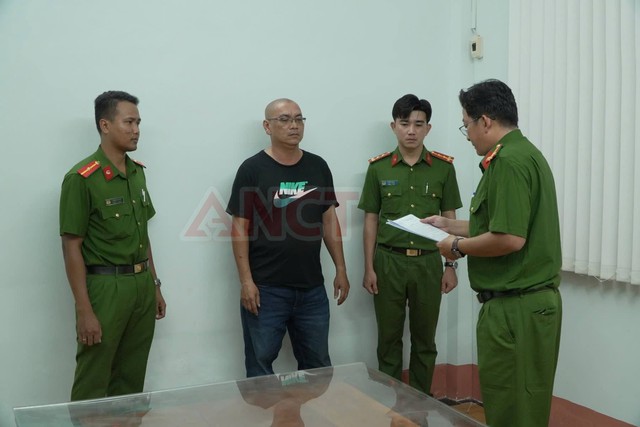 Danh t&iacute;nh 7 người vừa bị bắt giam trong vụ khi&ecirc;ng quan t&agrave;i diễu phố, nhảy m&uacute;a mừng sinh nhật - Ảnh 7.