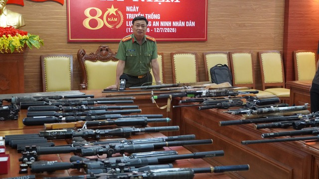 Công an ập vào khám xét nhiều địa điểm, bắt giữ Đào Thị Lan Anh SN 2005 trong chuyên án quy mô đặc biệt lớn - Ảnh 5.