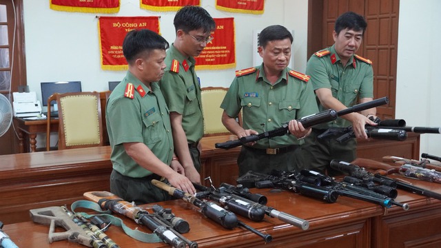 Công an ập vào khám xét nhiều địa điểm, bắt giữ Đào Thị Lan Anh SN 2005 trong chuyên án quy mô đặc biệt lớn - Ảnh 7.