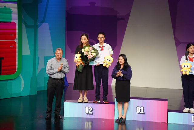Chung kết gameshow "Kilowatt?" mùa 3: Trường THCS Nam Sài Gòn lần thứ 2 đăng quang ngôi vị Quán quân - Ảnh 2.