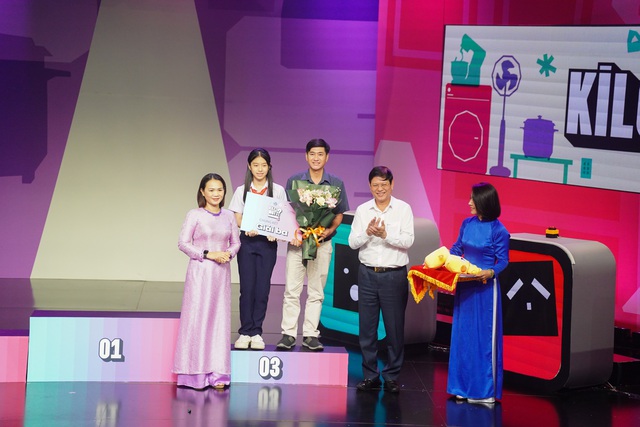Chung kết gameshow "Kilowatt?" mùa 3: Trường THCS Nam Sài Gòn lần thứ 2 đăng quang ngôi vị Quán quân - Ảnh 3.