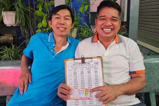 Người đàn ông trúng số hơn 83 tỷ đồng tiếp tục trúng lần 5: Hé lộ tiền thưởng "khủng" lần này - Ảnh 1.
