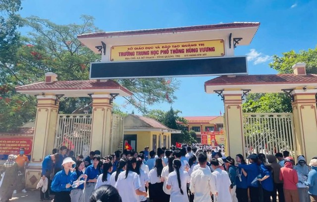 Học sinh thi thử được hơn 10 điểm/3 môn, thi tốt nghiệp 24 điểm: Hiệu trưởng nói gì? - Ảnh 1.