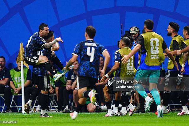 Messi tạo nên màn ngược dòng kinh điển, Argentina hạ Anh 2-1 để vào chung kết World Cup 2026 - Ảnh 4.