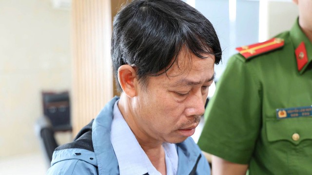 Thi hành lệnh bắt tạm giam cán bộ phòng giáo dục Nguyễn Văn Chương 43 tuổi - Ảnh 1.