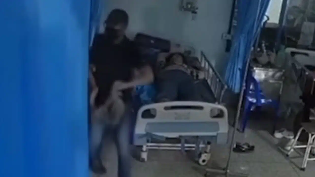 Ngủ trong bệnh viện bị lấy hết tiền và vàng, xem camera an ninh người phụ nữ khóc không thành tiếng - Ảnh 2.