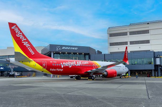 Chiều 1/7, sân bay Tân Sơn Nhất ghi nhận một máy bay khác lạ của Vietjet - Ảnh 2.