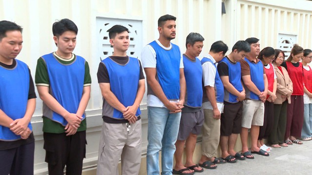 Cảnh sát khám xét 20 cơ sở kinh doanh vàng bạc, bắt giám đốc Đặng Ngọc Thảo cùng nhiều người khác - Ảnh 4.