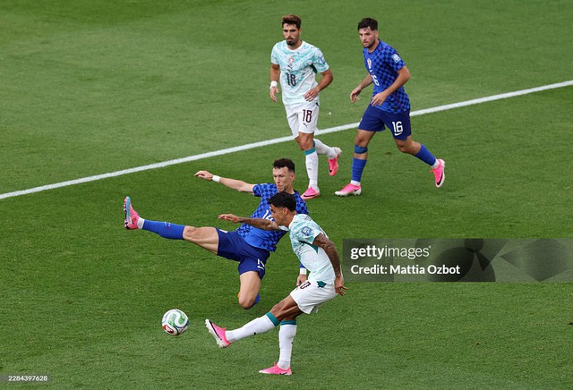 Diễn biến trận Bồ Đào Nha vs Croatia: Bồ Đào Nha tấn công mạnh mẽ - Ảnh 2.