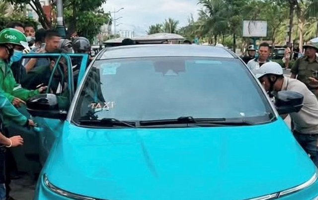 Danh tính tài xế taxi gục trong xe tử vong trong lúc đang đợi khách ở Sầm Sơn - Ảnh 1.