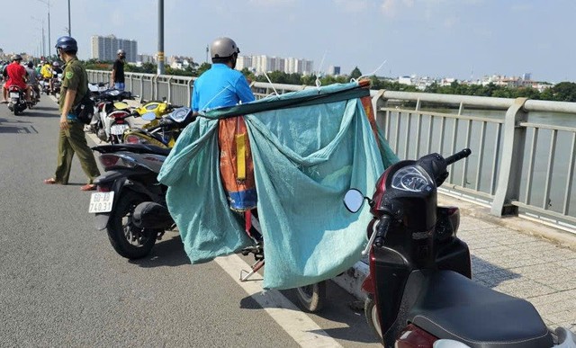 Danh tính nam thanh niên 19 tuổi mất tích, để lại áo và điện thoại trên cầu ở Nghệ An - Ảnh 2.