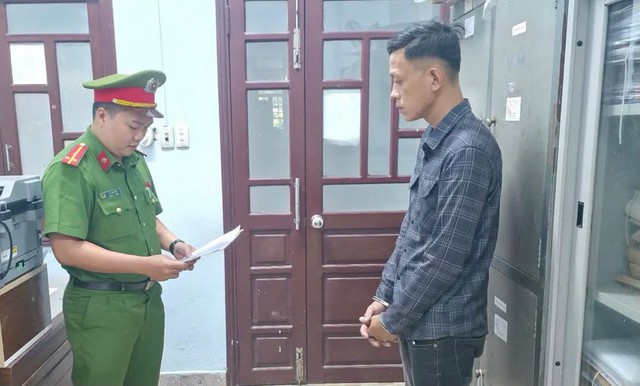 Thi hành lệnh bắt tạm giam nhân viên giao gas Lê Tấn Hùng SN 1997 - Ảnh 1.