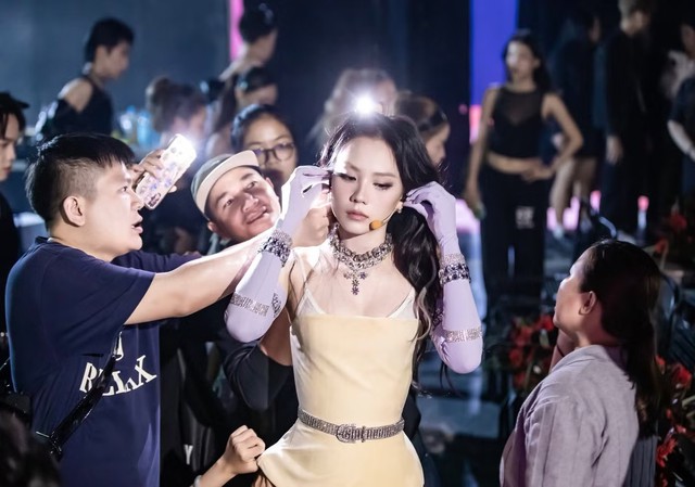 Trước vụ Hoa hậu Mai Phương đấu tố công ty quản lý, nhiều ca sĩ bị kiện, bồi thường tiền tỷ - Ảnh 1.