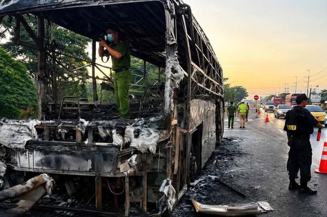Cháy xe khách khiến 7 người tử vong: Gia đình 4 người đi khám bệnh nhưng mãi mãi không trở về - Ảnh 1.