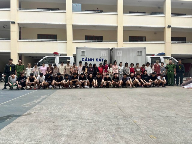 Bắt 'bà trùm' Huỳnh Ngọc Thúy Như SN 2000 và 48 người trong chuyên án quy mô lớn - Ảnh 2.