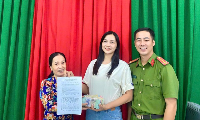 Phát hiện bọc tiền nằm ven đường, cô giáo Nguyễn Kiều Oanh lập tức báo công an - Ảnh 2.