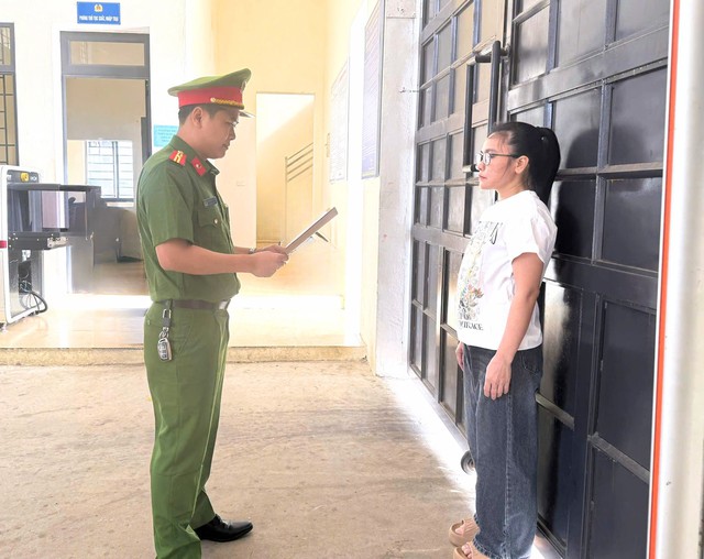 C&ocirc;ng an điều tra nhiều lần giao dịch tổng 683,5 triệu đồng v&agrave;o t&agrave;i khoản của một nh&acirc;n vi&ecirc;n - Ảnh 1.