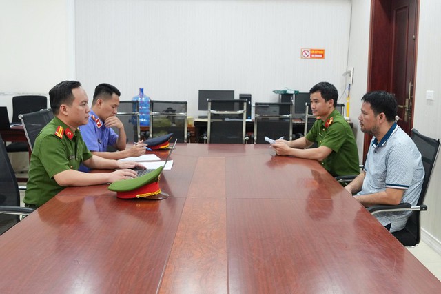 Khám xét khẩn cấp Phòng khám đa khoa Y học Nghệ An, 10 người tra tay vào còng - Ảnh 4.