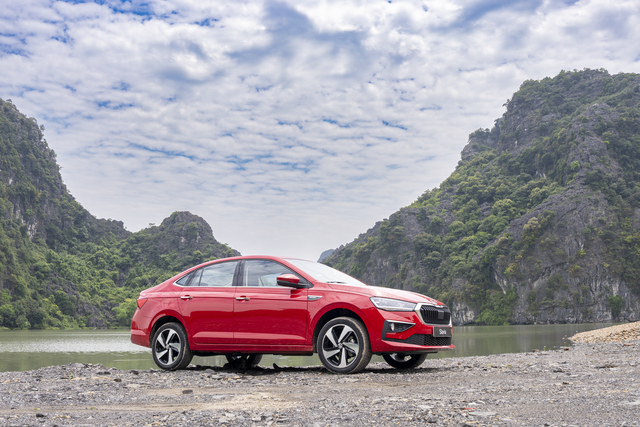 Loạt ưu đãi lớn dành từ Skoda: Giá chỉ bằng một nửa xe châu Âu cùng loại, bảo hành tới 8 năm - Ảnh 1.