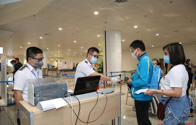Nhiều ngày trước, một hành khách mang quốc tịch Trung Quốc bị chặn lại ở cửa khẩu sân bay Nội Bài - Ảnh 3.